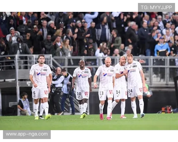 德甲欧战资格与保级争夺激烈展开 多支球队生死战打响