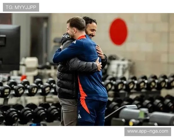 曼联冬窗无意放走梅努和齐尔克泽，阿莫林构建阵容